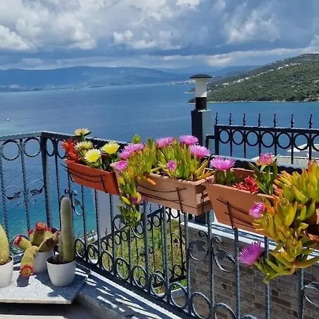 Willa Paradise *