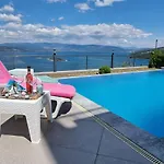 Paradise Bodrum, 14 Personnes, Vue Mer, Piscine, Privee, Sauna, A Vapeur, Ascenseur Vila Milas